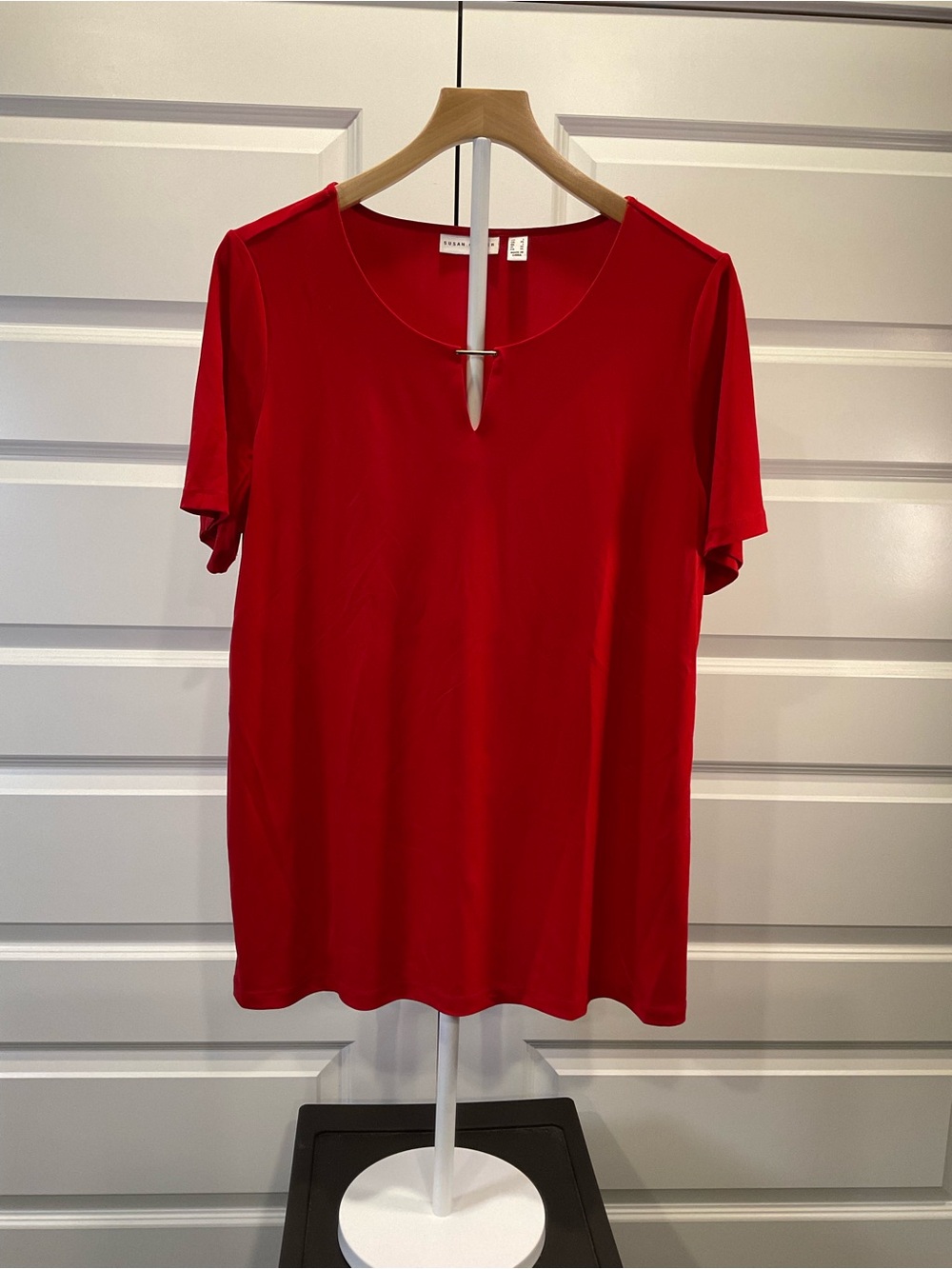 Susan Graver Red Short Sleeve Keyhole Front Top